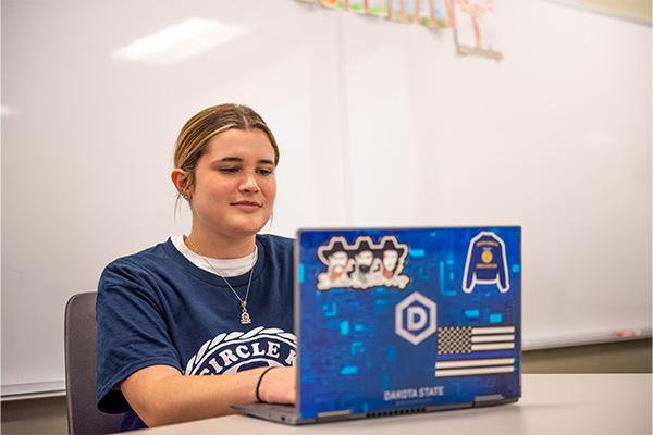 DSU student working on a laptop computer.